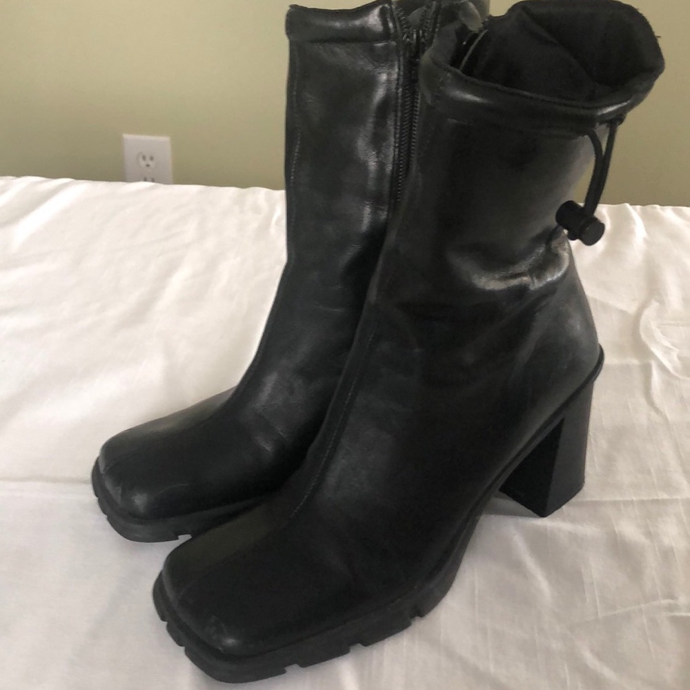 Nine West Size 5.5 Leather booties